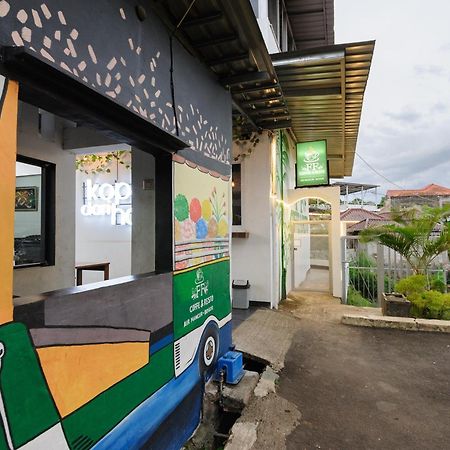 Reddoorz Syariah Near Taman Air Mancur Bogor Hotel Exterior photo